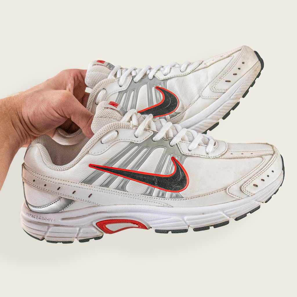 Men's 2011 White/Red NIKE Dart 8 Running Shoes – US 9.5