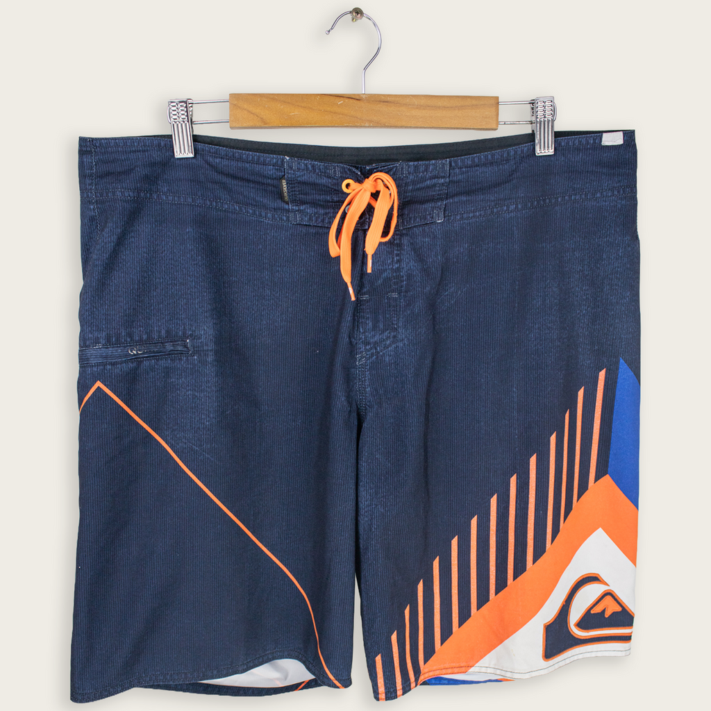 QUIKSILVER BOARD SHORTS - 38"