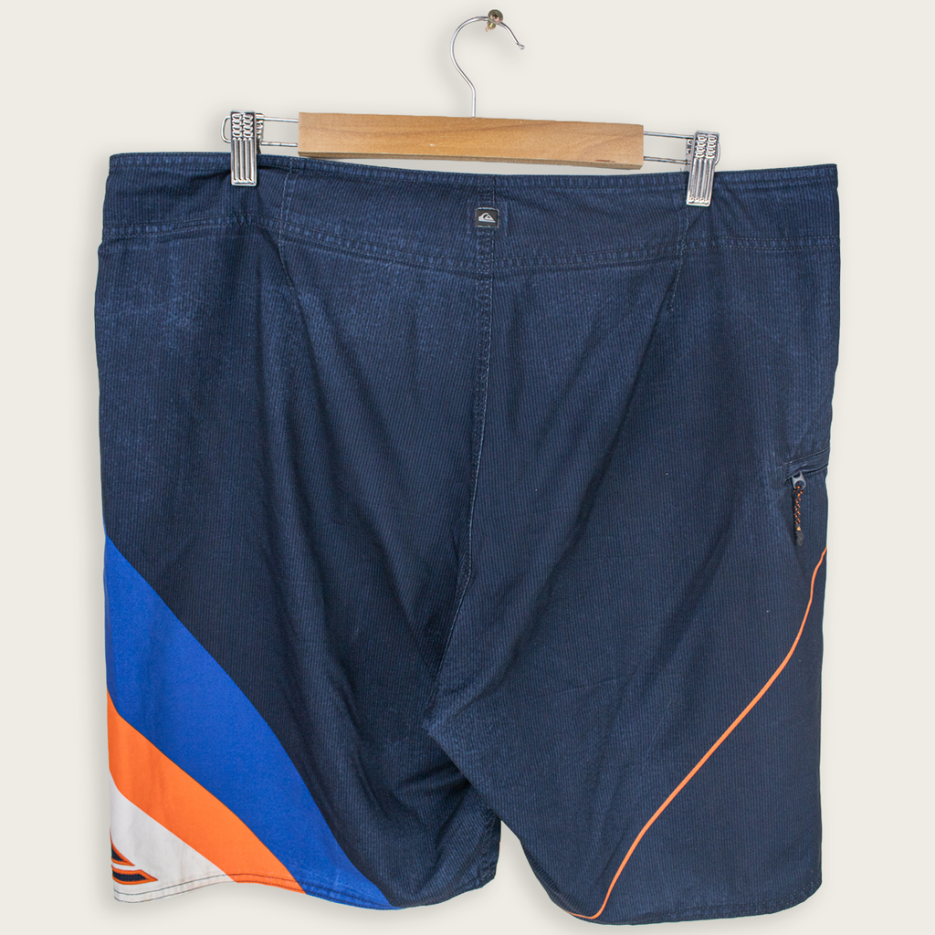 QUIKSILVER BOARD SHORTS - 38"