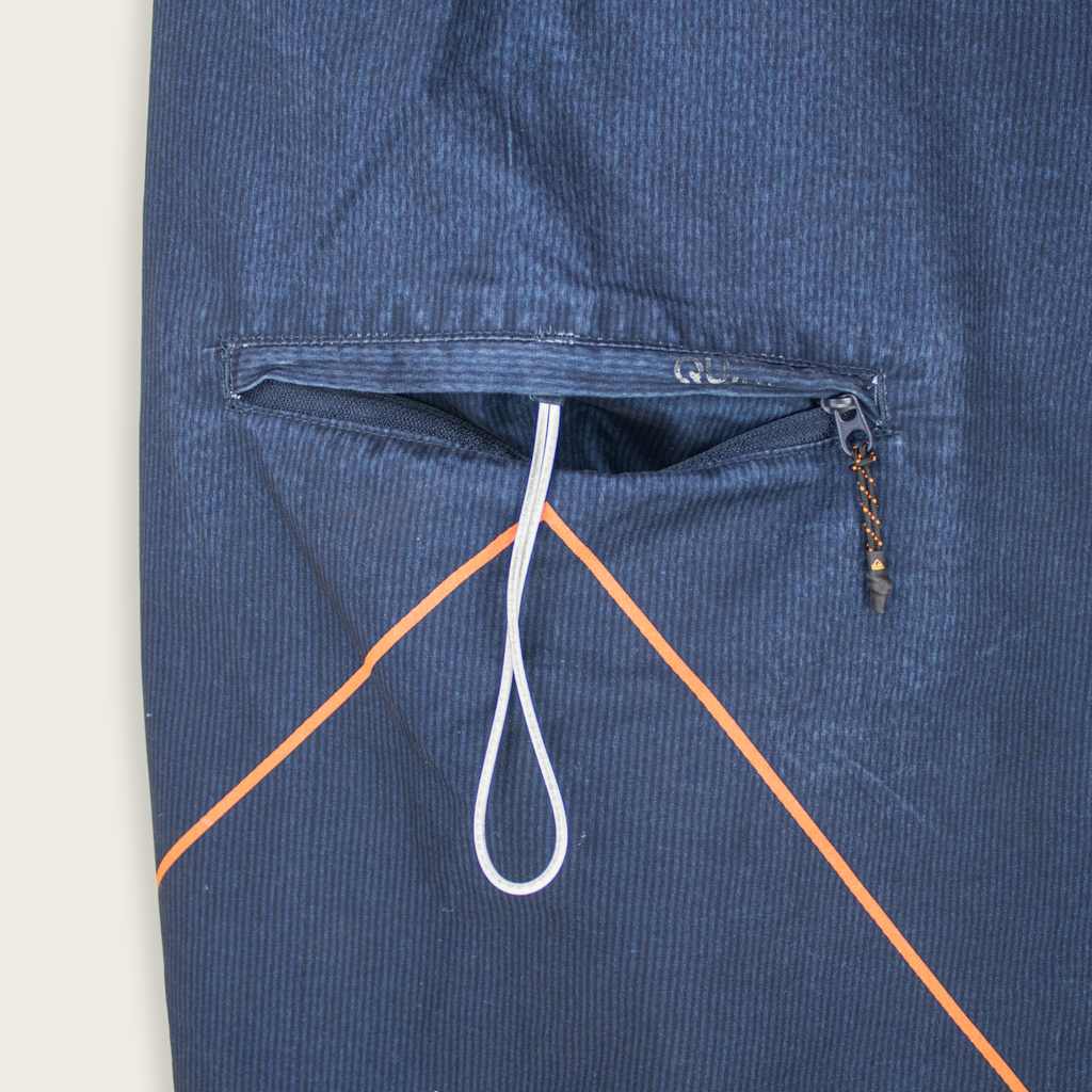 QUIKSILVER BOARD SHORTS - 38"