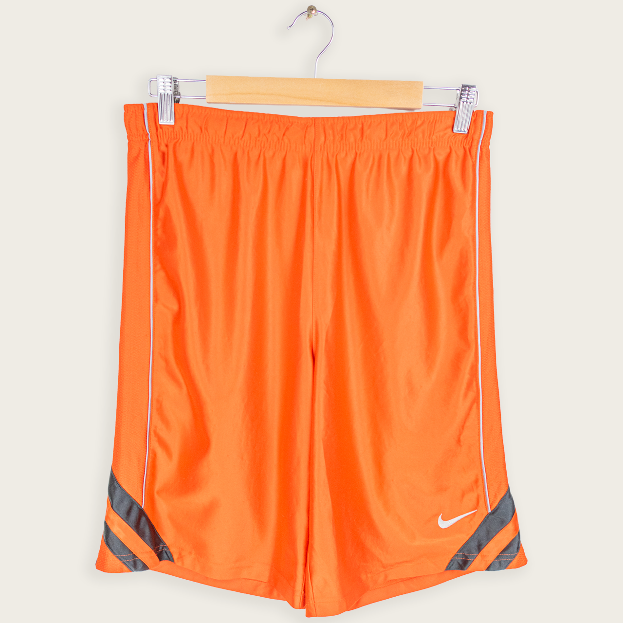NIKE DRI FIT SHORTS - L