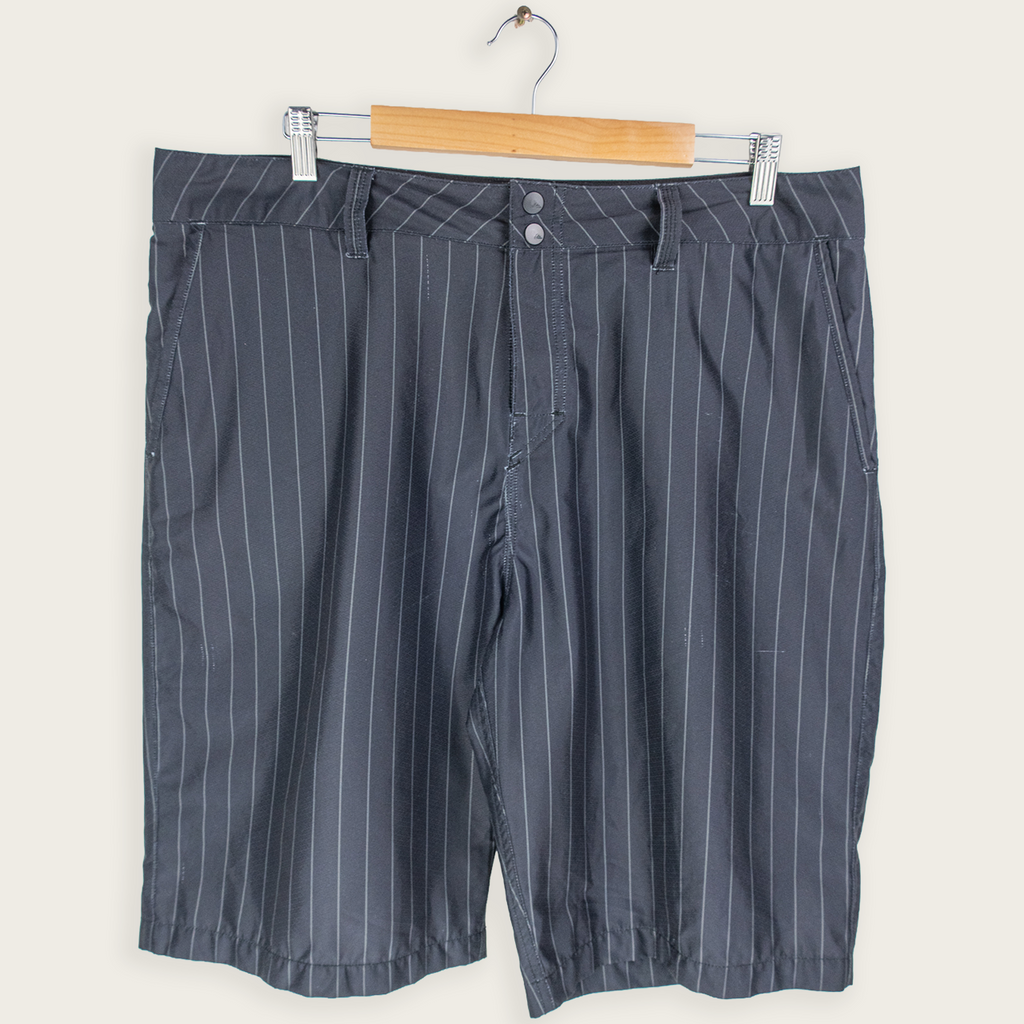 00's QUIKSILVER BOARD SHORTS - 38"