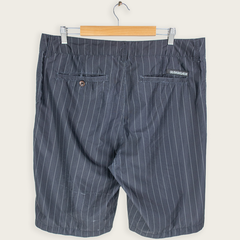 00's QUIKSILVER BOARD SHORTS - 38"