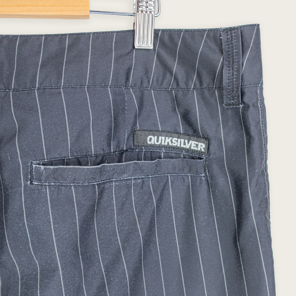 00's QUIKSILVER BOARD SHORTS - 38"