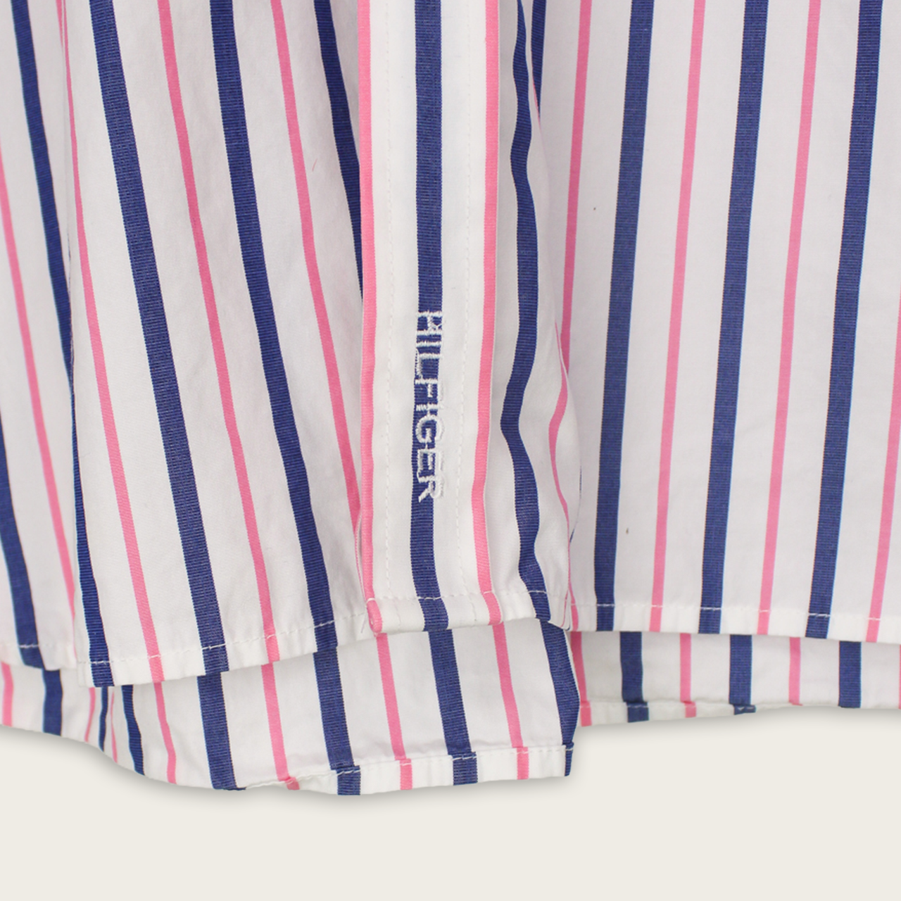 VINTAGE LONG-SLEEVE TOMMY HILFIGER BUTTON-UP SHIRT - L