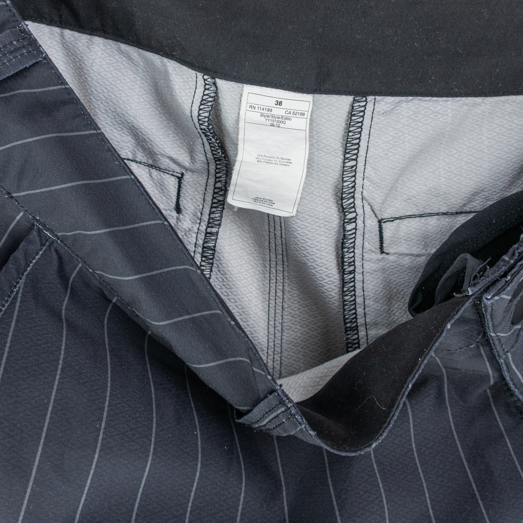 00's QUIKSILVER BOARD SHORTS - 38"