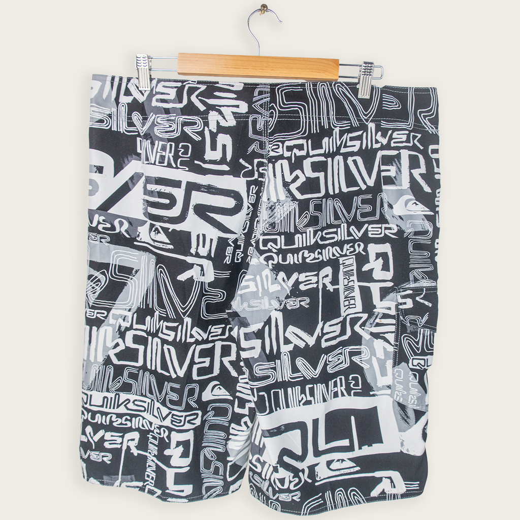 00's QUIKSILVER BOARD SHORTS - 38"