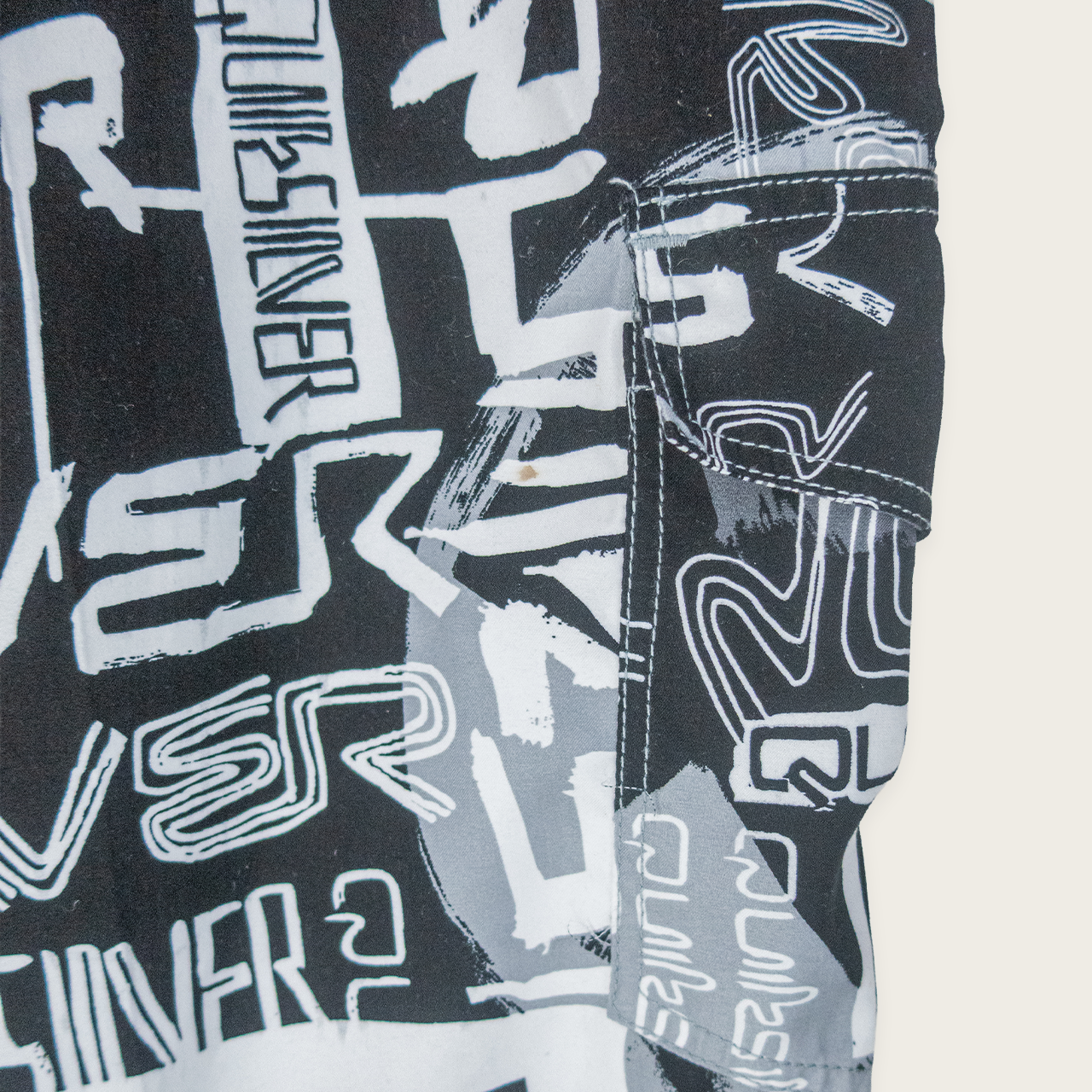 00's QUIKSILVER BOARD SHORTS - 38"