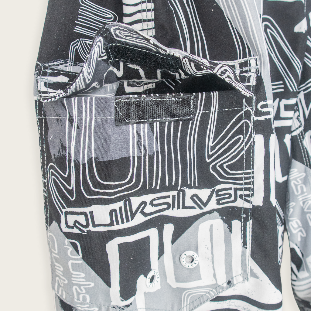 00's QUIKSILVER BOARD SHORTS - 38"