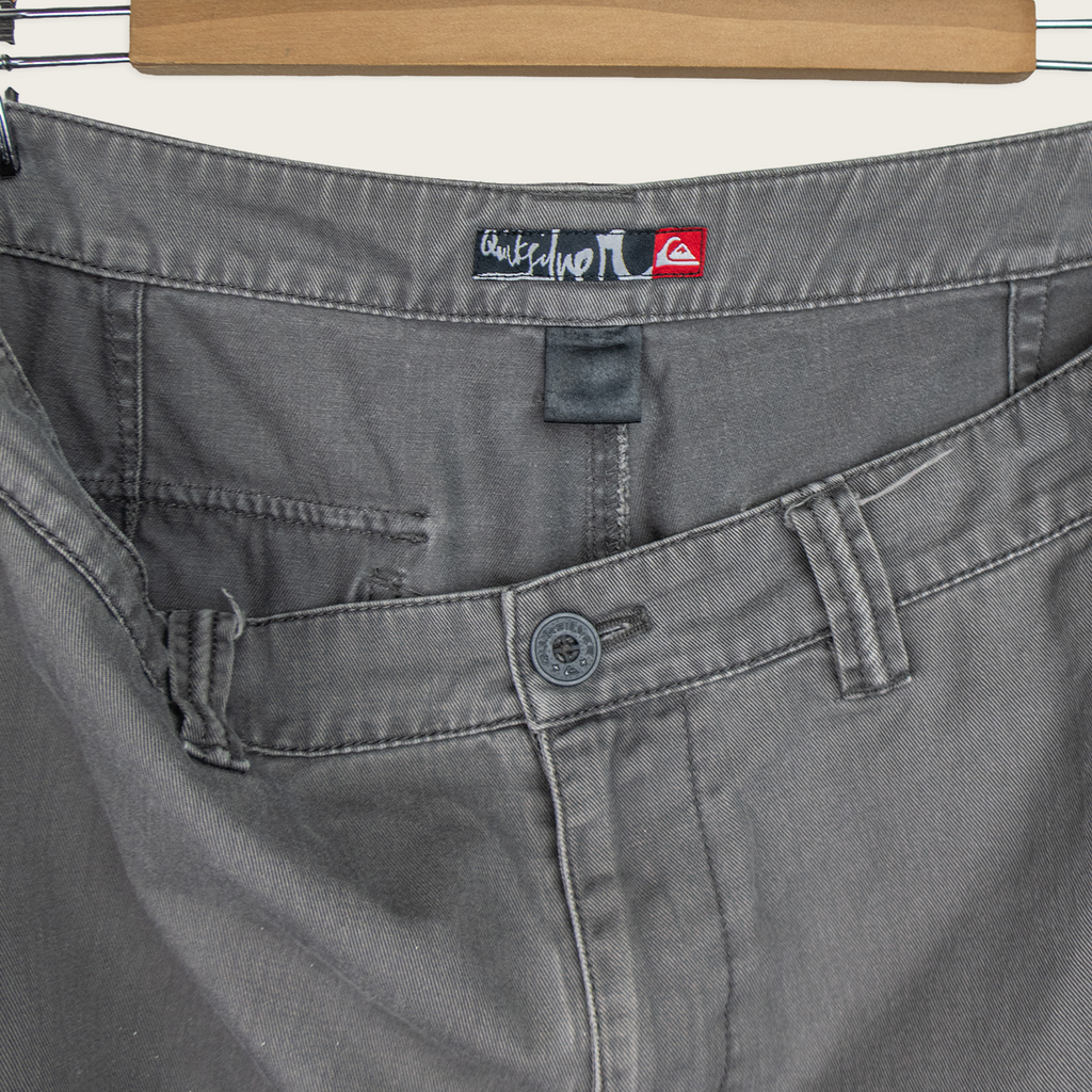 00s Quiksilver Cargo Shorts - M/L