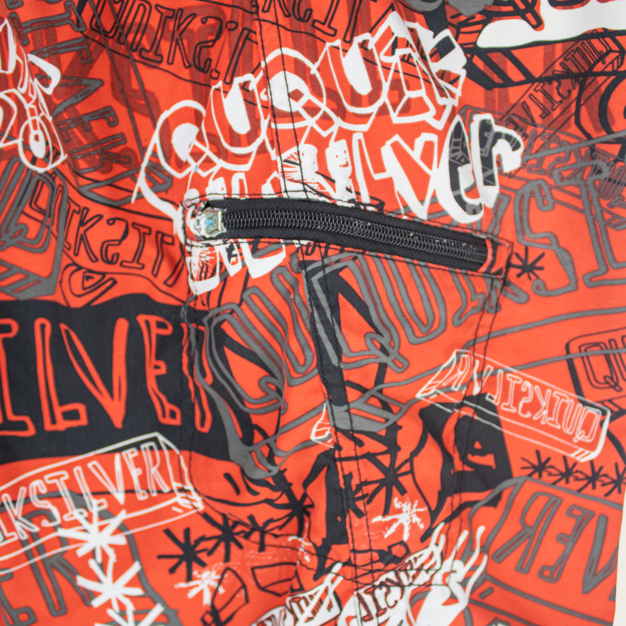 VINTAGE QUIKSILVER BOARD SHORTS - 28"