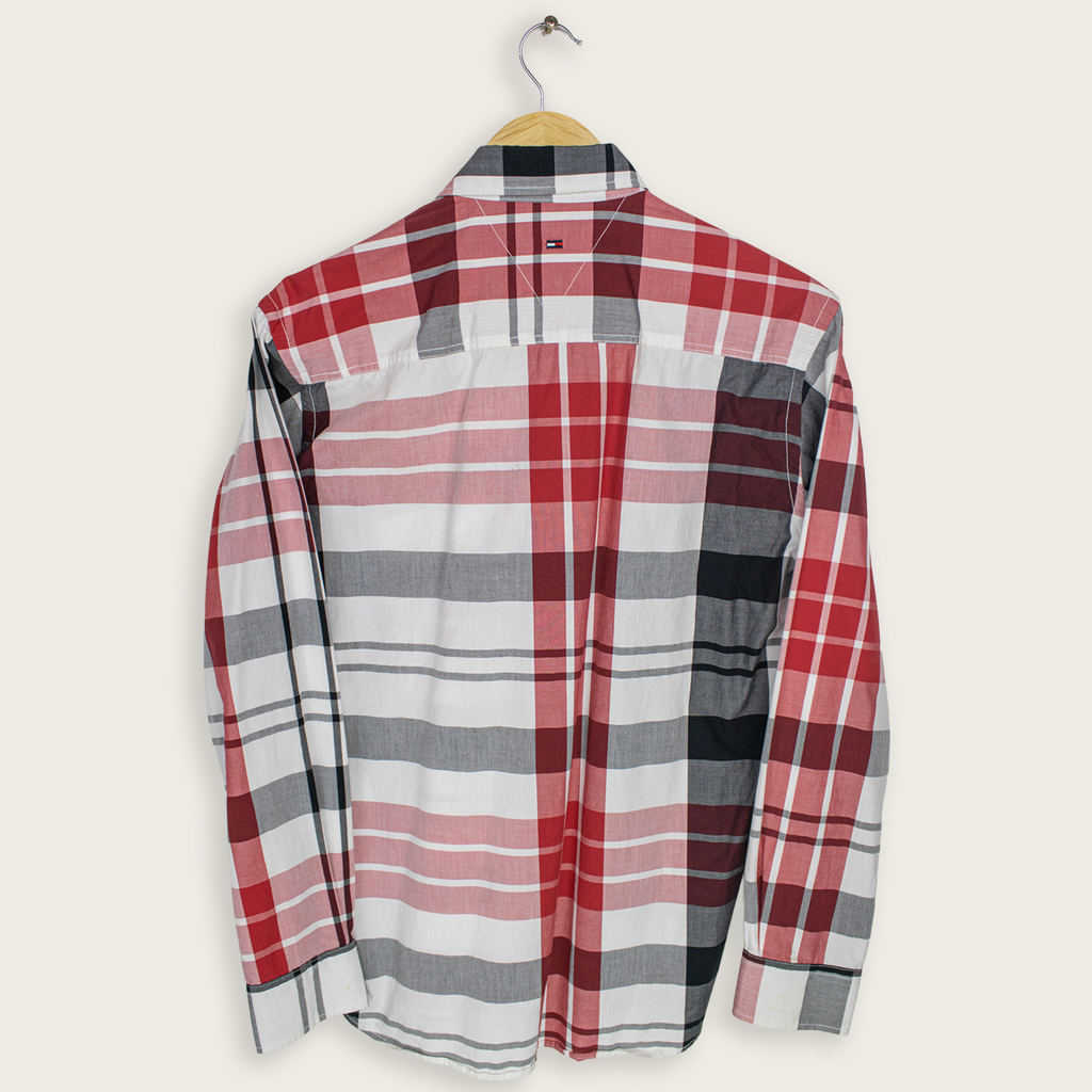 VINTAGE LONG-SLEEVE TOMMY HILFIGER BUTTON-UP SHIRT - S