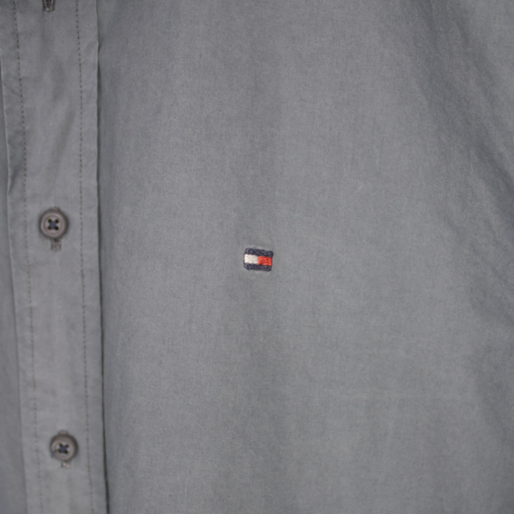 VINTAGE LONG-SLEEVE TOMMY HILFIGER BUTTON-UP SHIRT - M