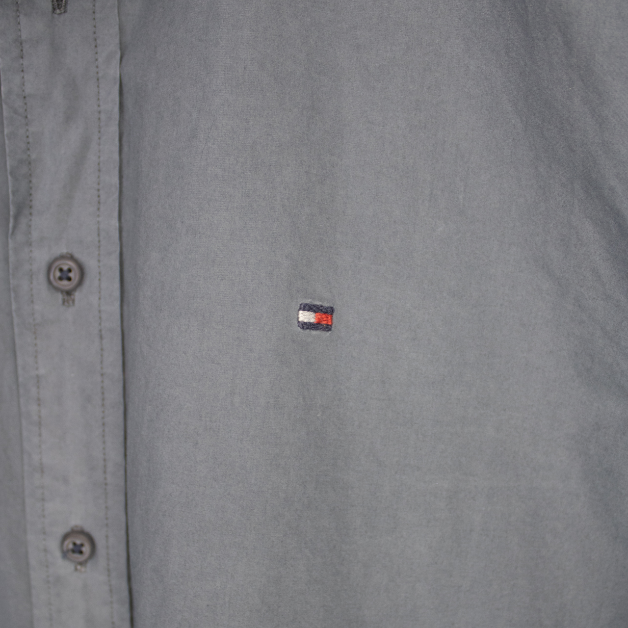 VINTAGE LONG-SLEEVE TOMMY HILFIGER BUTTON-UP SHIRT - M
