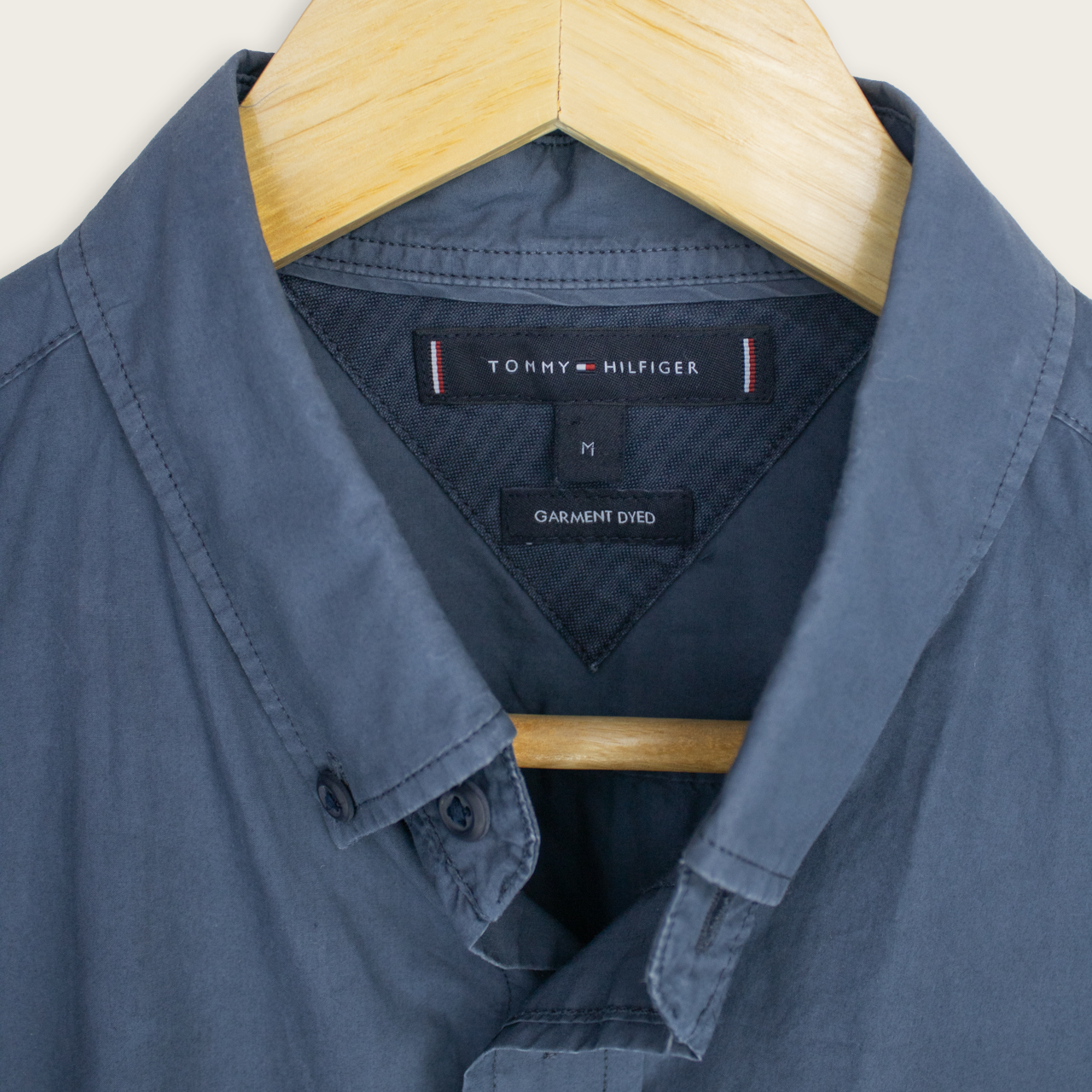 VINTAGE LONG-SLEEVE TOMMY HILFIGER BUTTON-UP SHIRT - M