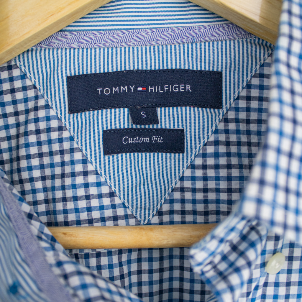 VINTAGE LONG-SLEEVE TOMMY HILFIGER BUTTON-UP SHIRT - S