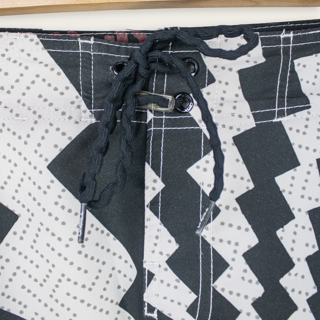 VINTAGE O'NEILL BOARD SHORTS - 38"