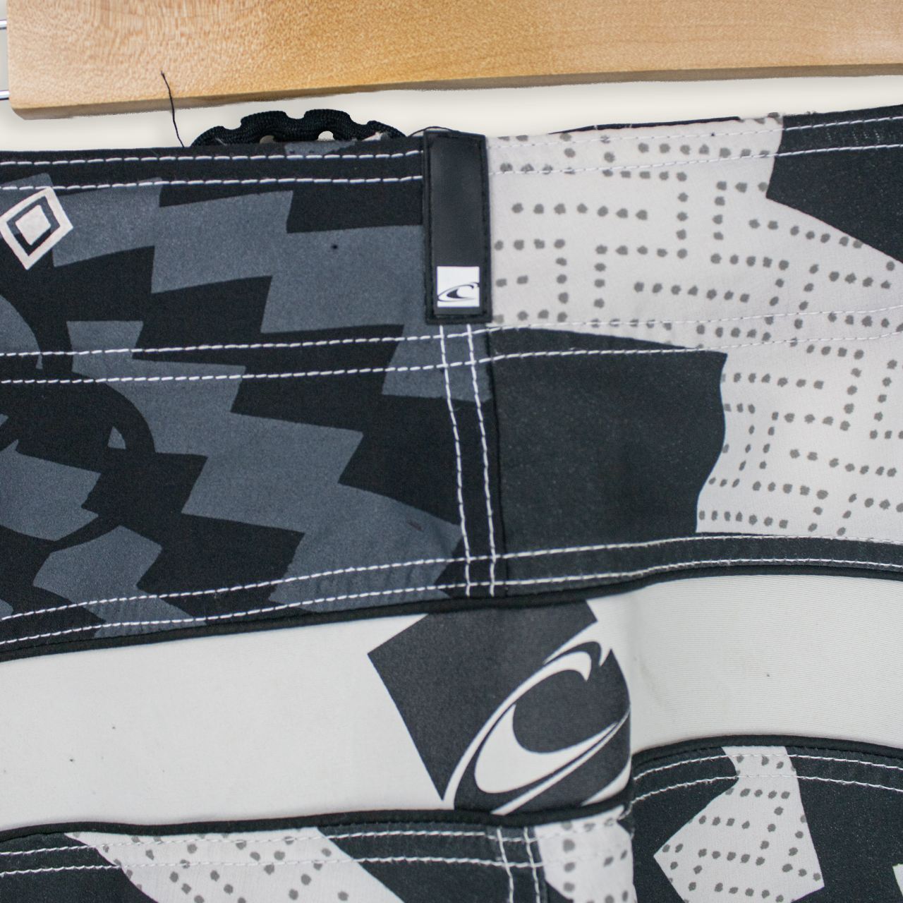 VINTAGE O'NEILL BOARD SHORTS - 38"