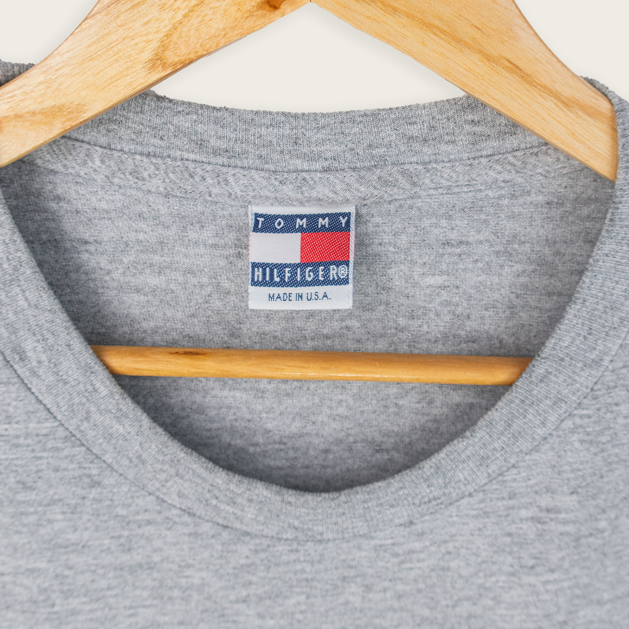 90's TOMMY HILFIGER EMBROIDERED T-SHIRT - L