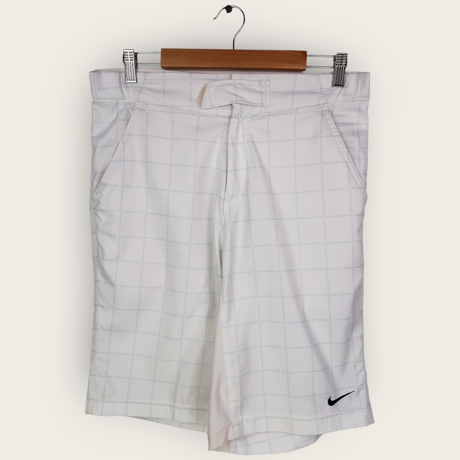 VINTAGE NIKE SHORTS - L