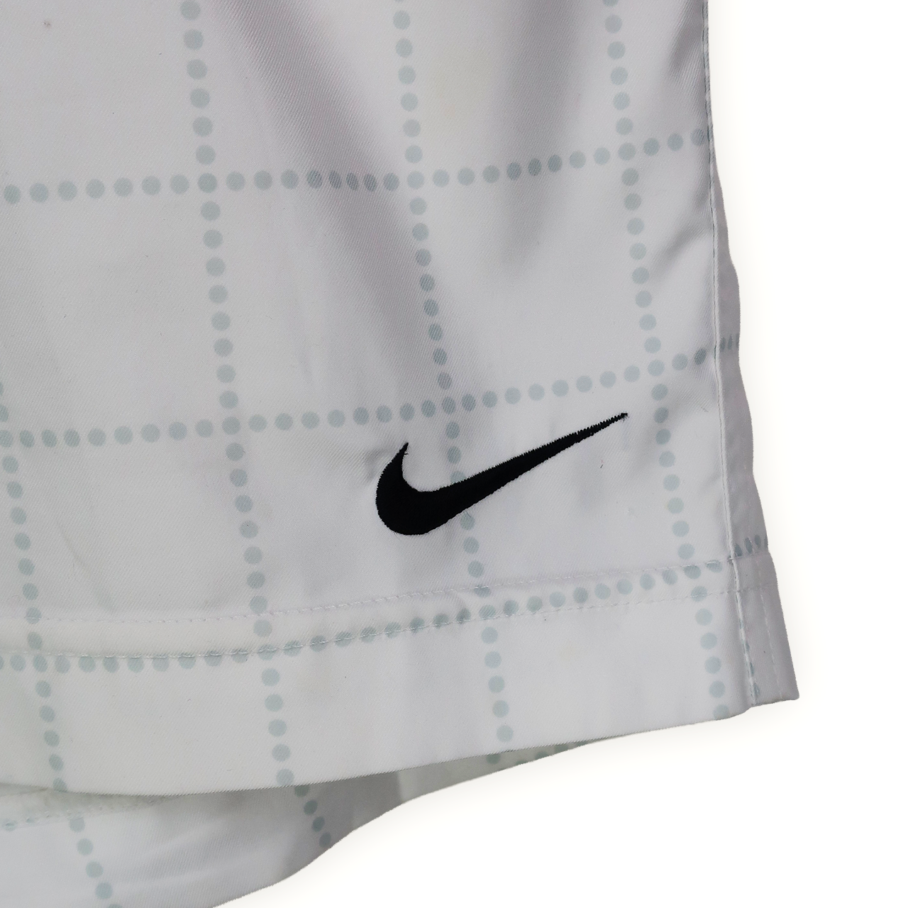 VINTAGE NIKE SHORTS - L