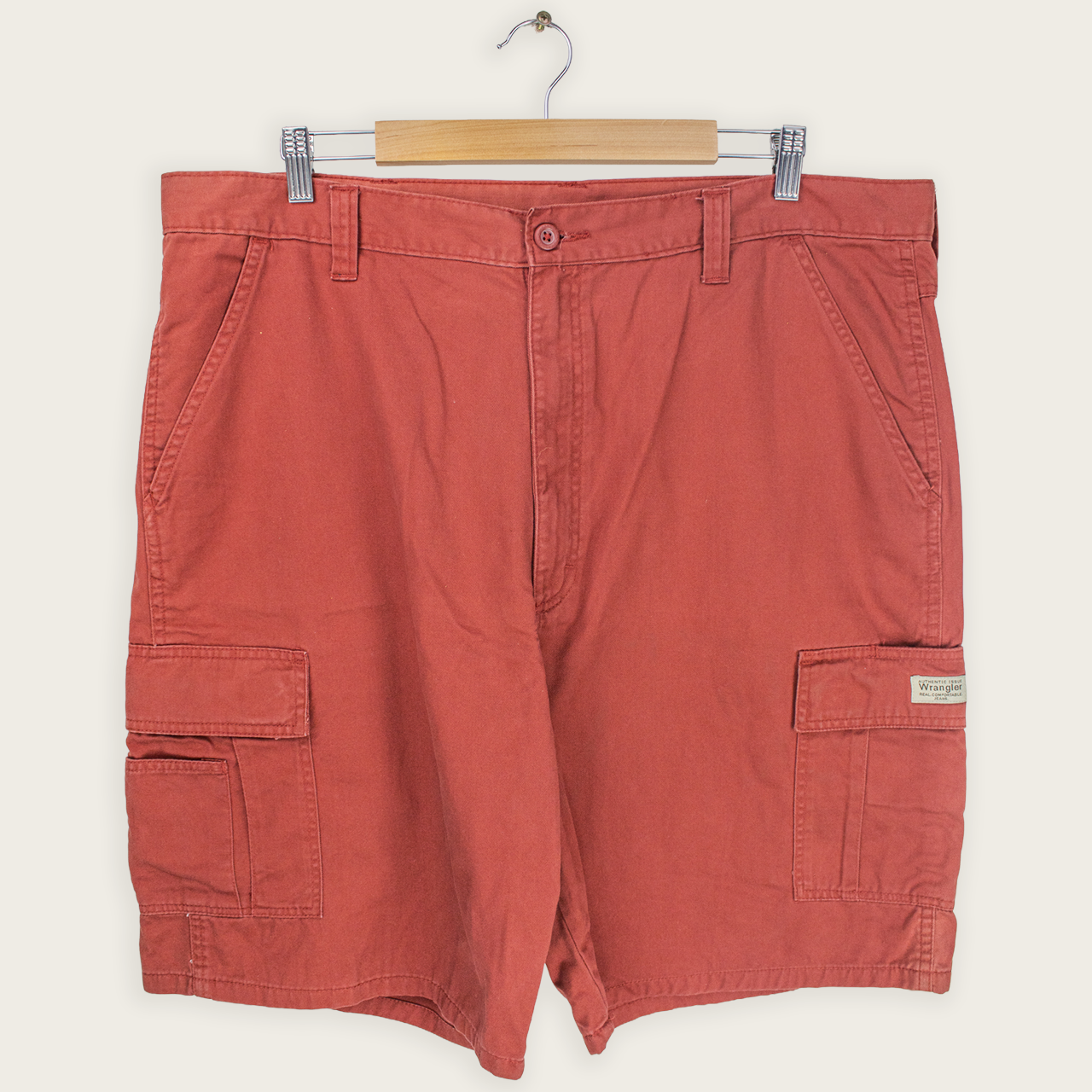 VINTAGE WRANGLER CARGO SHORTS - 40"